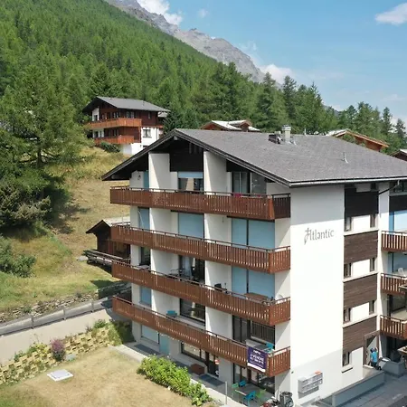 Kuscheliges Nest Für Zwei: Günstiges In Den Schweizer Alpen Apartment Saas-Fee